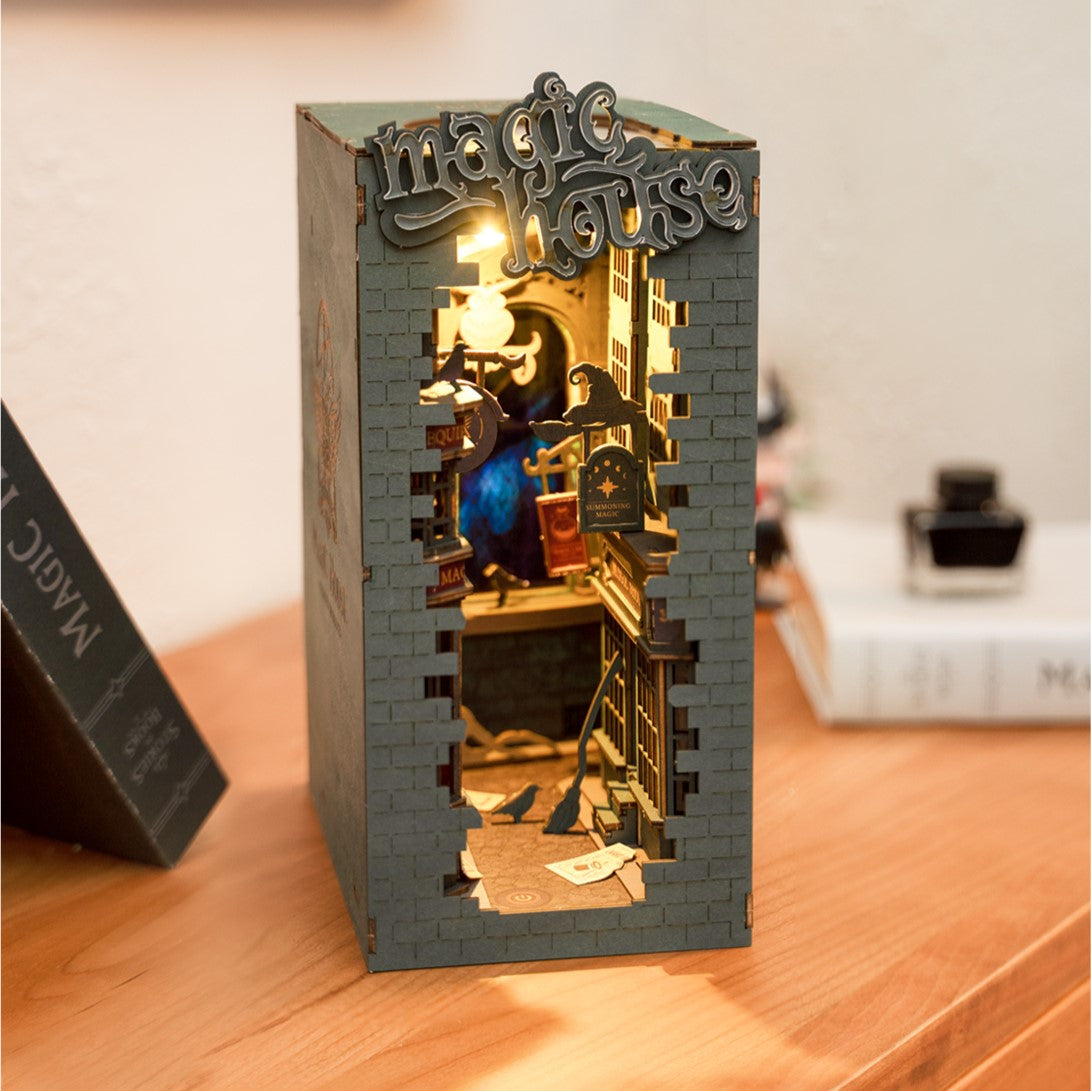 Magic House | Robotime Rolife TGB03 DIY Miniature Book Nook Kit