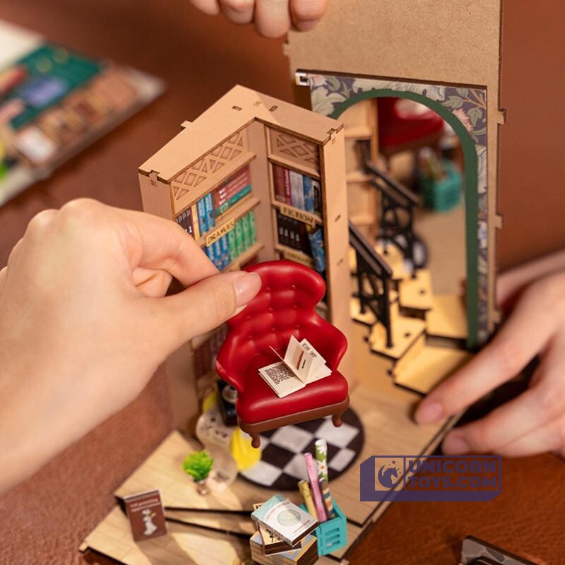 Rolife Book Nook Kit Kerststraat en indoor 3D puzzel BookNook Diorama bouwpakket met kerstboom en meubels boekenplank decoratie cadeau voor volwassenen (Kerstmis indoor Rolife Book Nook Kit Kerststraat en indoor 3D puzzel BookNook Diorama bouwpakket met kerstboom en meubels boekenplank decoratie cadeau voor volwassenen (Kerstmis indoor